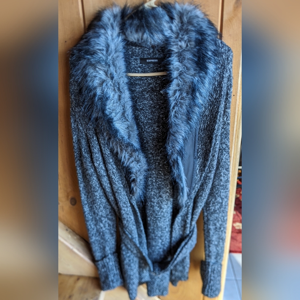 Express Wrap Gray Knit Sweater Jacket, Large, Faux fur Removable Collar, Belt